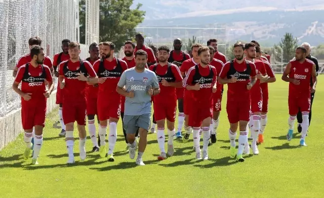 Hakan Arslan: 'Başakşehir'i yenmemiz lazım' Hakan Arslan: 'Başakşehir'i yenmemiz lazım'