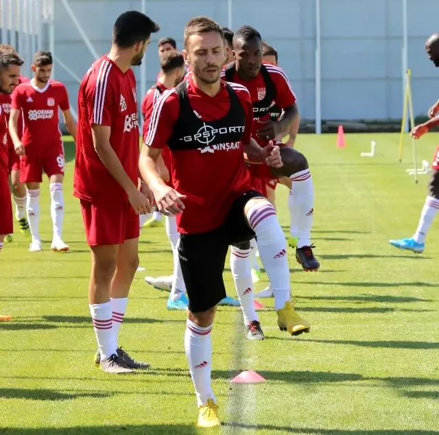 Hakan Arslan: 'Başakşehir'i yenmemiz lazım' Hakan Arslan: 'Başakşehir'i yenmemiz lazım'
