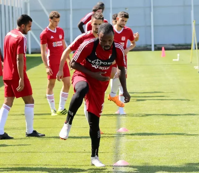 Hakan Arslan: 'Başakşehir'i yenmemiz lazım' Hakan Arslan: 'Başakşehir'i yenmemiz lazım'