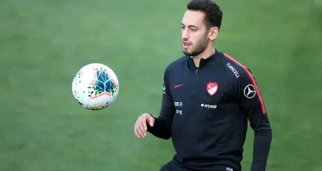 Hakan Çalhanoğlu'ndan eleştirilere yanıt: İnsan üzülüyor
