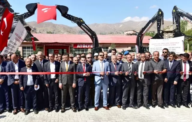 Hakkari'de 10 yeni iş makinesi törenle hizmete sunuldu
