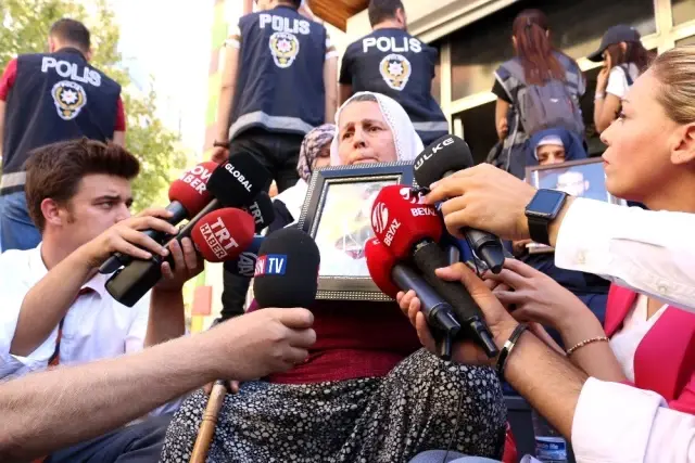 HDP önünde eylem yapan ailelerin sayısı 24'e yükseldi HDP önünde eylem yapan ailelerin sayısı 24'e yükseldi