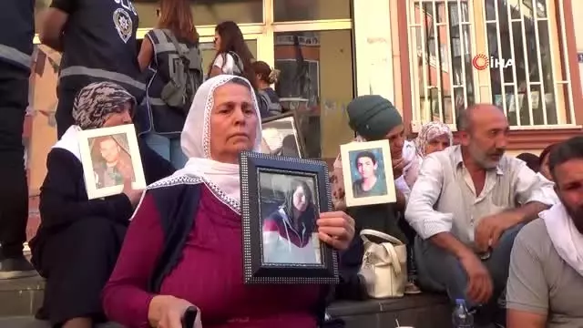 HDP önünde eylem yapan ailelerin sayısı 24'e yükseldi HDP önünde eylem yapan ailelerin sayısı 24'e yükseldi