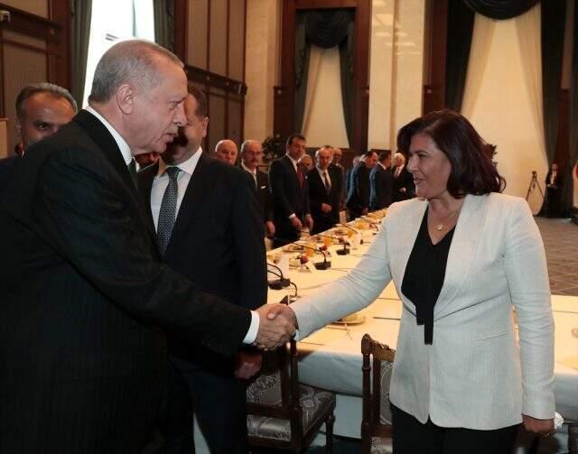 İmamoğlu ve Soyer'in, Erdoğan'la tokalaşmak için bekledikleri an buluşmaya damga vurdu