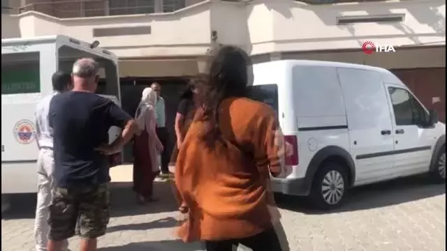 İşe gitmeyen kadın evinde 50 yerinden bıçaklanmış vaziyette bulundu