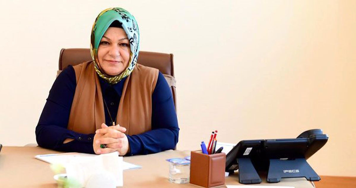 İstanbul'un ilk başörtülü belediye başkanı, hayata geçirdiği projede ilk sertifikaları verdi