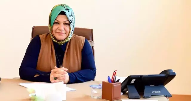 İstanbul'un ilk başörtülü belediye başkanı, hayata geçirdiği projede ilk sertifikaları verdi