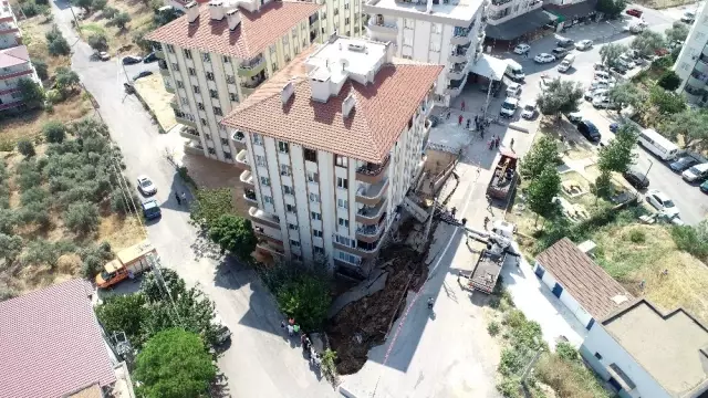 İstinat duvarı çöktü, 28 aile evinden oldu