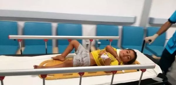 Kamyonet, emniyet şeridindeki minibüse çarptı: 6 yaralı