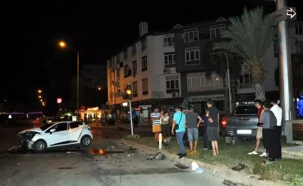 Kamyonet ile otomobil çarpıştı: 6 yaralı