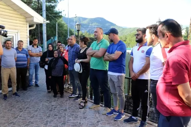 Karabükspor'dan maaşlarını alamayan eski çalışanlar eylem yaptı