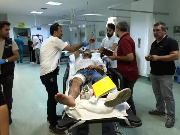 Kız kardeşiyle gördüğü kişileri, tabancayla yaraladı