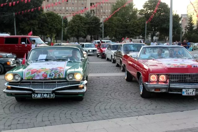 Klasik otomobillerden Gastrofest'e destek korteji