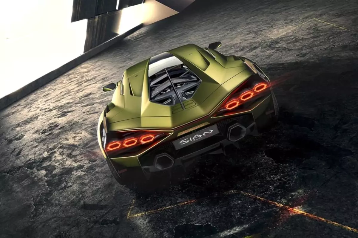 Lamborghini'nin hibrit 'yıldırımı' Sian Frankfurt'a düştü!