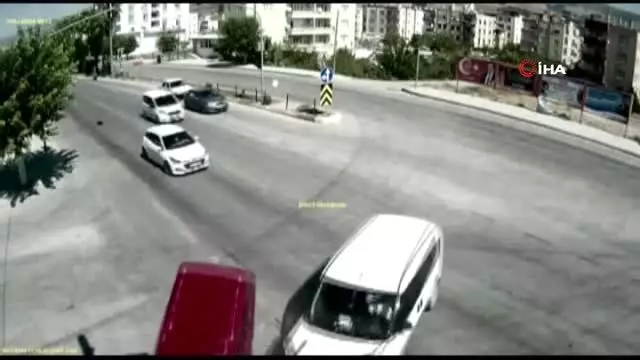 Mersin'de araçlar kafaya çarpıştı; 1'i ağır 5 yaralı
