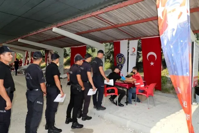 Mersin polisinden kan bağışı