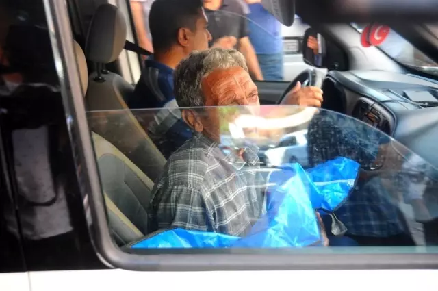Ölen torununu kucağında götürdü Ölen torununu kucağında götürdü