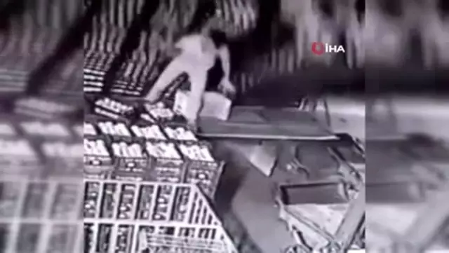 Onlarca şeftali kasasının altında kaldı: O anlar kamerada
