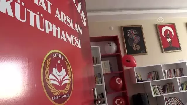 Şehit babası için kütüphane oluşturdu