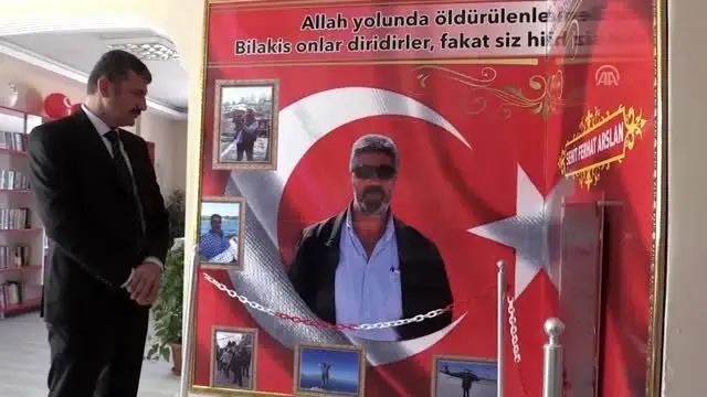 Şehit babası için kütüphane oluşturdu