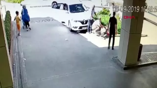 Sendika başkanına saldırı anı kameraya yansıdı Sendika başkanına saldırı anı kameraya yansıdı