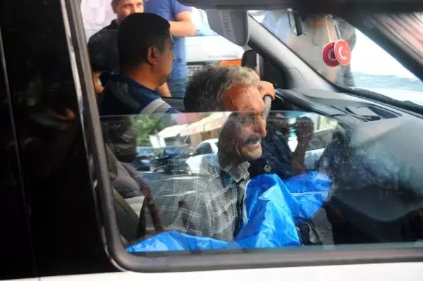 Acılı dede, torununun cenazesini kucağında götürdü Acılı dede, torununun cenazesini kucağında götürdü