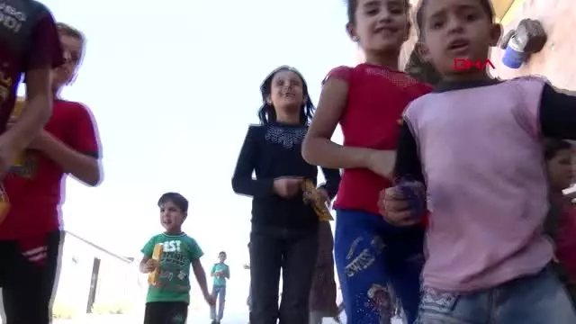 Türk kızılayı, suriye'de 'savaşın çocuklarının' yüzünü güldürdü