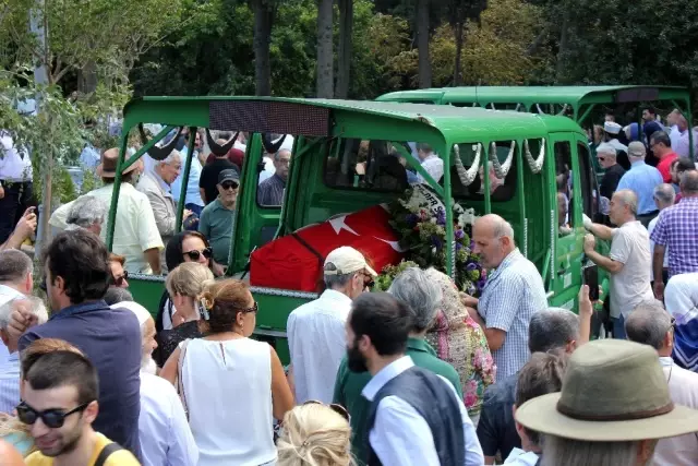 Usta oyuncu Süleyman Turan son yolculuğuna uğurlandı Usta oyuncu Süleyman Turan son yolculuğuna uğurlandı