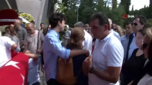 Usta oyuncu Süleyman Turan son yolculuğuna uğurlandı Usta oyuncu Süleyman Turan son yolculuğuna uğurlandı