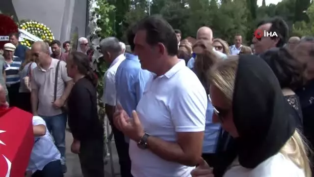 Usta oyuncu Süleyman Turan son yolculuğuna uğurlandı Usta oyuncu Süleyman Turan son yolculuğuna uğurlandı