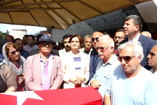 Usta oyuncu Süleyman Turan son yolculuğuna uğurlandı Usta oyuncu Süleyman Turan son yolculuğuna uğurlandı