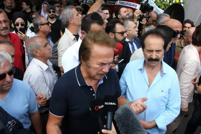 Usta oyuncu Süleyman Turan son yolculuğuna uğurlandı Usta oyuncu Süleyman Turan son yolculuğuna uğurlandı