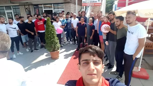 Van Kahvaltı Konağı'ndan Van Spor FK'ye moral kahvaltısı Van Kahvaltı Konağı'ndan Van Spor FK'ye moral kahvaltısı