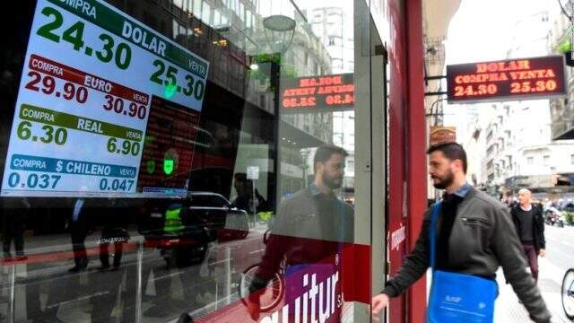 Arjantin'de döviz satın alan herkes yeminli ifade verecek