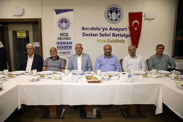 Başkan Güder, Battalgazi Belediyespor oyuncuları ile buluştu