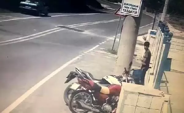 Çevreyi kontrol edip, motosikleti çaldı
