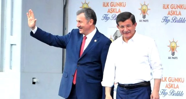 Davutoğlu'nun ekibinde yer alan Selçuk Özdağ'dan AK Partiye 