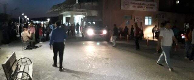 Diyarbakır'da yola döşenen patlayıcı sivil aracın geçişi sırasında infilak etti: Ölü ve yaralılar var