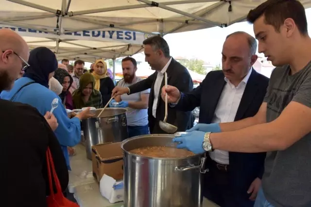 Erenler'de ağızlar aşure ile tatlandı Erenler'de ağızlar aşure ile tatlandı