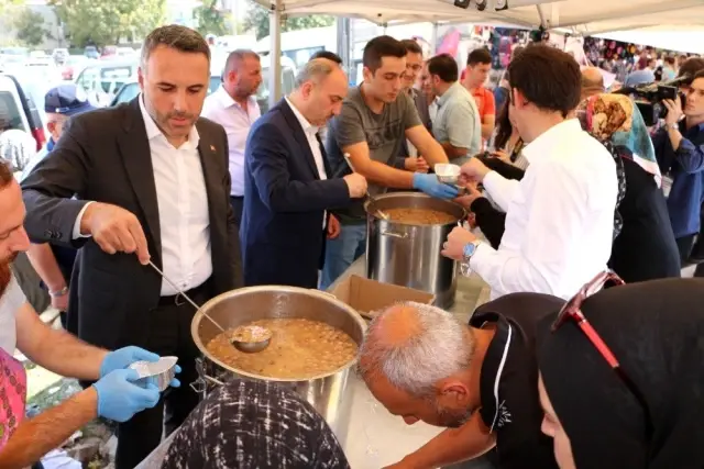 Erenler'de ağızlar aşure ile tatlandı Erenler'de ağızlar aşure ile tatlandı