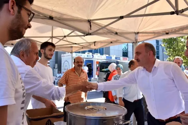 Erenler'de ağızlar aşure ile tatlandı Erenler'de ağızlar aşure ile tatlandı