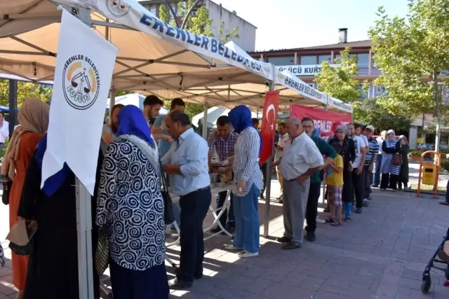 Erenler'de ağızlar aşure ile tatlandı Erenler'de ağızlar aşure ile tatlandı