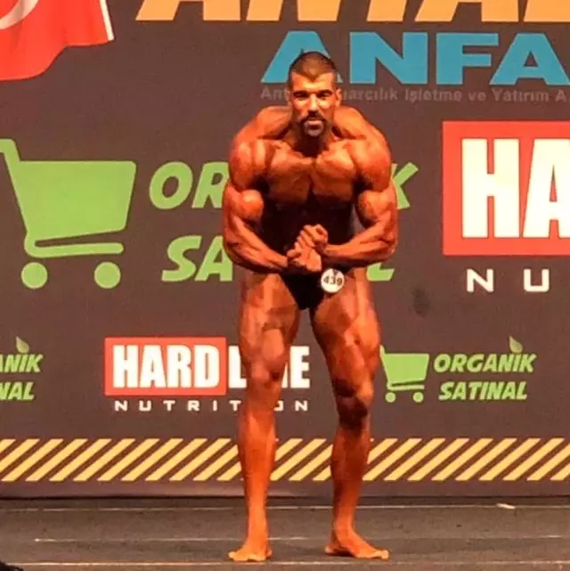 Foçalı Özden Aydın vücut geliştirmede Türkiye 2.'si oldu