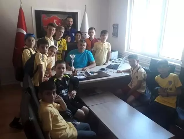 Futbol Okulu'ndan profesyonelliğe ilk adım Futbol Okulu'ndan profesyonelliğe ilk adım