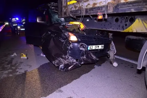Hafif ticari araç tır'a çarptı: 1 ölü, 1 yaralı