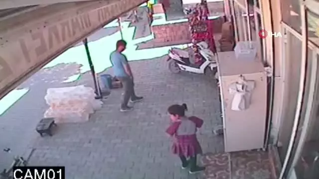 Kadıköy Lisesi'ndeki olaydan sonra duygulandıran görüntü. Kadıköy Lisesi'ndeki olaydan sonra duygulandıran görüntü.
