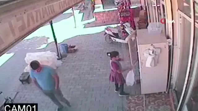 Kadıköy Lisesi'ndeki olaydan sonra duygulandıran görüntü. Kadıköy Lisesi'ndeki olaydan sonra duygulandıran görüntü.