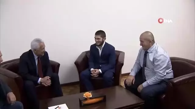 Putin, Müslüman dövüşçü Nurmagomedov ile bir araya geldi Putin, Müslüman dövüşçü Nurmagomedov ile bir araya geldi