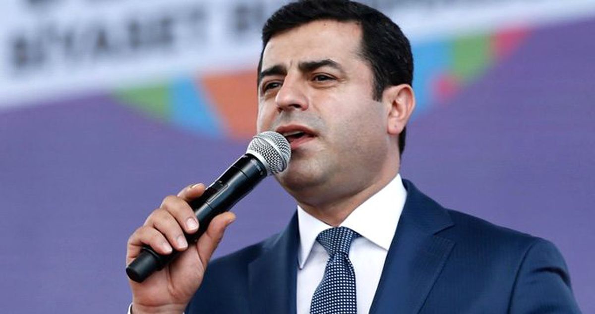 Demirtaş'tan HDP binası önünde eylem yapan annelere mesaj: Evlatlarına kavuşma isteği haklı ve meşrudur
