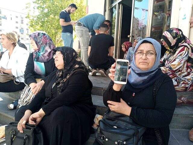 Selahattin Demirtaş'tan HDP binası önünde eylem yapan annelere mesaj: Annelerin evlatlarına kavuşma isteği haklı ve meşrudur